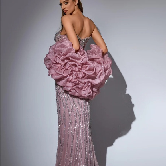 Elegant Pink Evening Gown - Picture 4 of 7